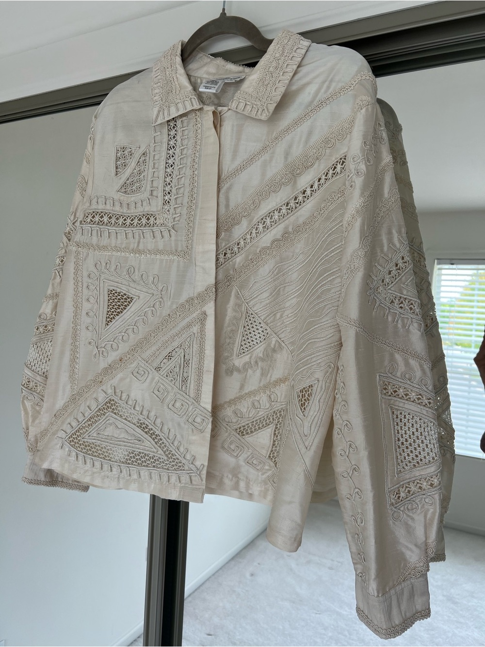 100% SILK Coldwater Creek Women's Embroidered Cream Jacket